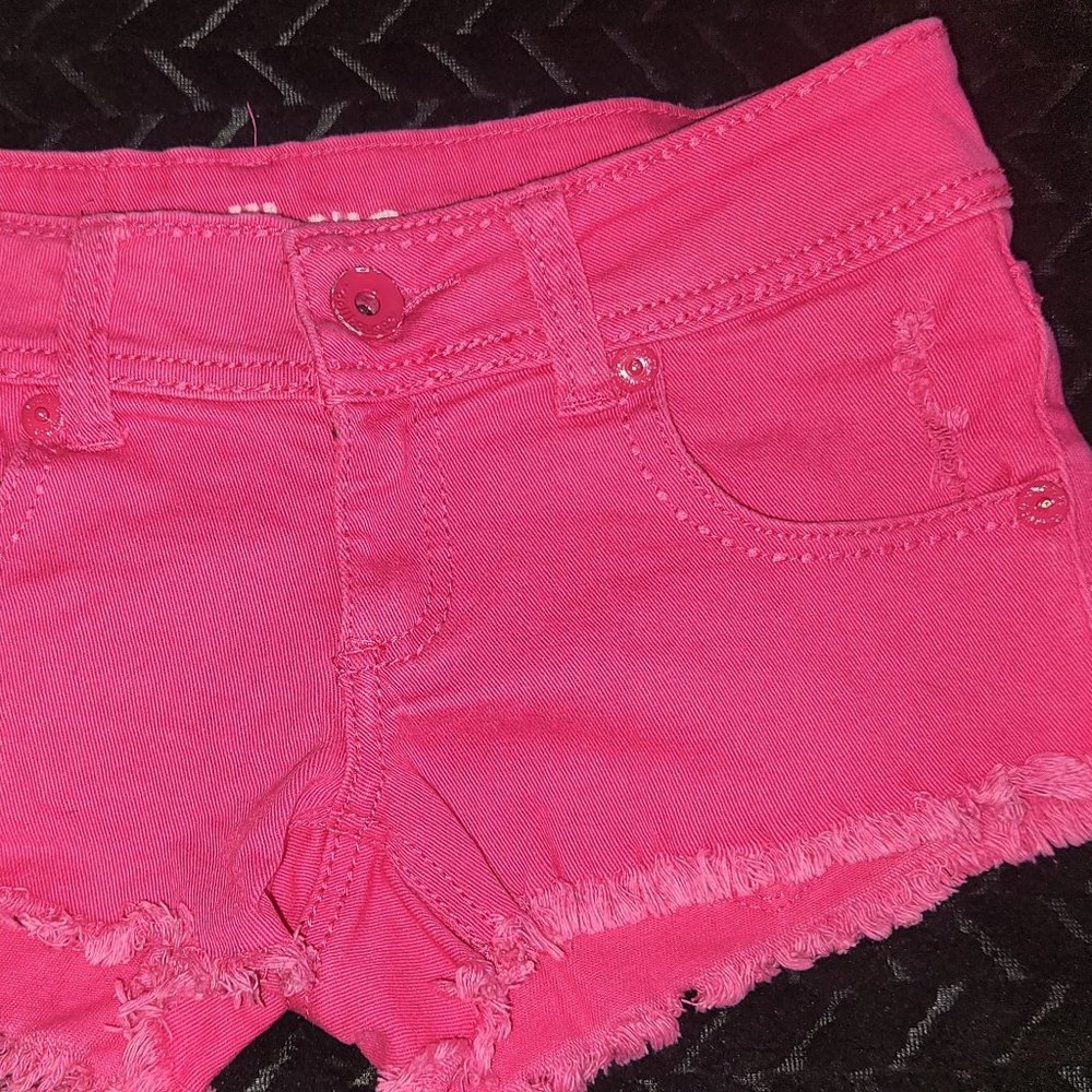 Dollhouse *** ladies' stylish Pink, frayed shorts in size 1/ 26" waist
